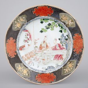 A Chinese famille rose porcelain plate with ladies in a garden, Yongzheng, 1722-1735 — foto 1