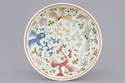 A Chinese famille rose porcelain plate with stylised phoenixes, 19th C.