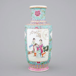 A Chinese famille rose porcelain rouleau vase, 20th C. — photo 1