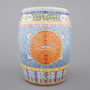A Chinese famille rose porcelain 'Shou' garden seat, 19th C. — foto 1