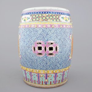 A Chinese famille rose porcelain 'Shou' garden seat, 19th C. — foto 2