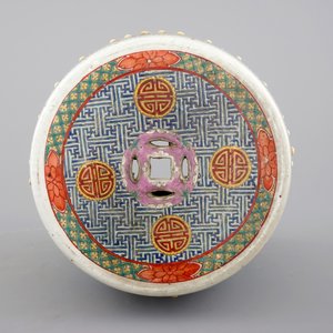 A Chinese famille rose porcelain 'Shou' garden seat, 19th C. — foto 5