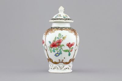 A Chinese famille rose porcelain tea caddy with cover, Yongzheng, 1722-1735