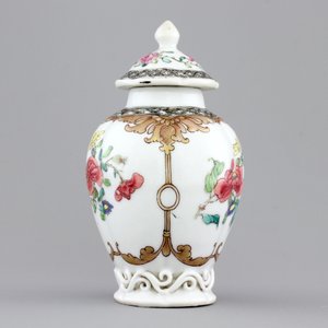 A Chinese famille rose porcelain tea caddy with cover, Yongzheng, 1722-1735 — foto 4