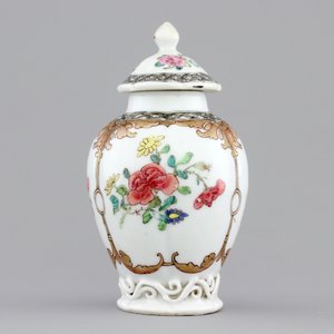 A Chinese famille rose porcelain tea caddy with cover, Yongzheng, 1722-1735 — foto 5
