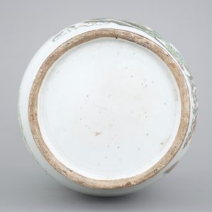A Chinese famille rose porcelain vase decorated on both sides, 19/20th C. — photo 6