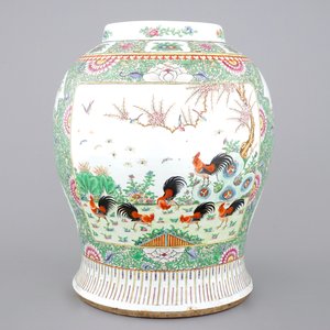 A Chinese famille rose porcelain vase with a peacock, 19th C. — foto 1