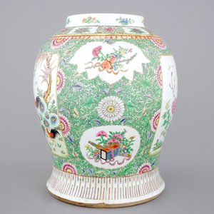 A Chinese famille rose porcelain vase with a peacock, 19th C. — foto 2