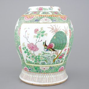 A Chinese famille rose porcelain vase with a peacock, 19th C. — foto 3