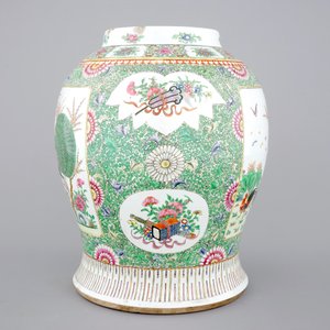 A Chinese famille rose porcelain vase with a peacock, 19th C. — foto 4