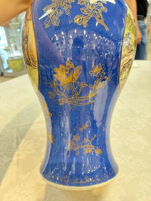 A Chinese famille rose powder-blue-ground vase, 19th C. — photo 11