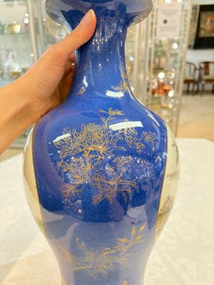 A Chinese famille rose powder-blue-ground vase, 19th C. — photo 15