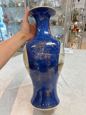 A Chinese famille rose powder-blue-ground vase, 19th C. — photo 2