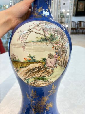 A Chinese famille rose powder-blue-ground vase, 19th C. — photo 7