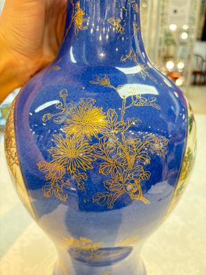 A Chinese famille rose powder-blue-ground vase, 19th C. — photo 10