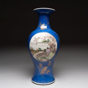 A Chinese famille rose powder-blue-ground vase, 19th C. — photo 3