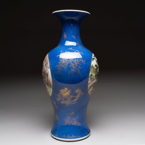 A Chinese famille rose powder-blue-ground vase, 19th C. — photo 4