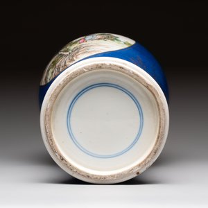 A Chinese famille rose powder-blue-ground vase, 19th C. — photo 6