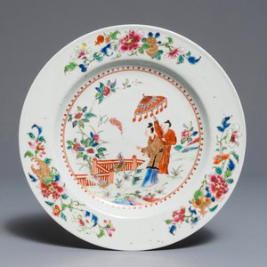 A Chinese famille rose Pronk-style 'Dames au parasol' plate, Qianlong — 照片 1