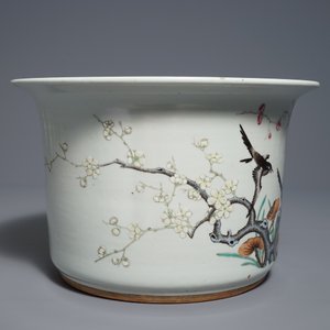 A Chinese famille rose 'prunus and magpie' jardinière, 19/20th C. — photo 3