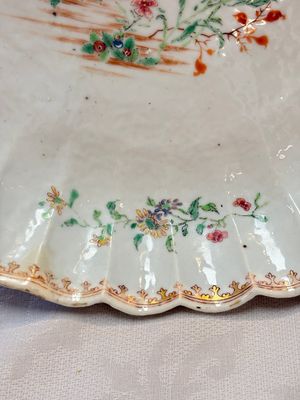 A Chinese famille rose pseudo-armorial tripod dish with the arms of Boschat for the French Market, Qianlong — 照片 6
