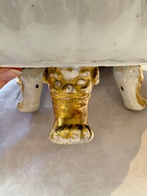 A Chinese famille rose pseudo-armorial tripod dish with the arms of Boschat for the French Market, Qianlong — 照片 9