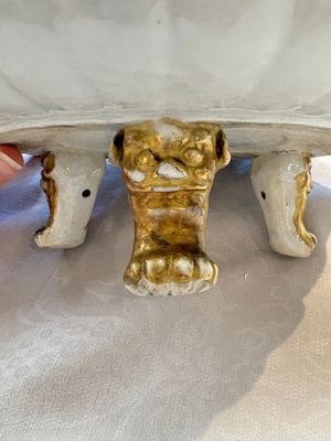 A Chinese famille rose pseudo-armorial tripod dish with the arms of Boschat for the French Market, Qianlong — 照片 10