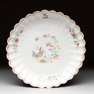 A Chinese famille rose pseudo-armorial tripod dish with the arms of Boschat for the French Market, Qianlong — 照片 2