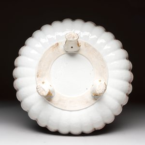 A Chinese famille rose pseudo-armorial tripod dish with the arms of Boschat for the French Market, Qianlong — 照片 5