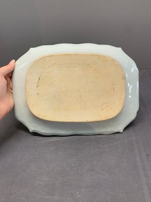 A Chinese famille rose 'pseudo-tobacco leaf' dish, a bowl and a blue and white gilt-decorated jug, Qianlong — photo 15