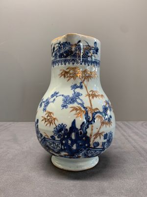 A Chinese famille rose 'pseudo-tobacco leaf' dish, a bowl and a blue and white gilt-decorated jug, Qianlong — photo 2