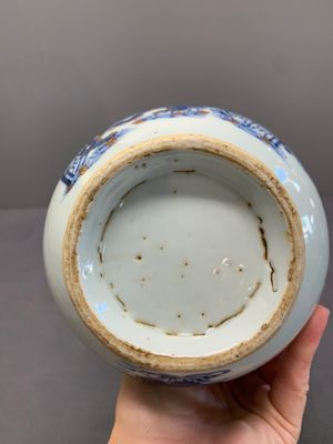 A Chinese famille rose 'pseudo-tobacco leaf' dish, a bowl and a blue and white gilt-decorated jug, Qianlong — photo 6