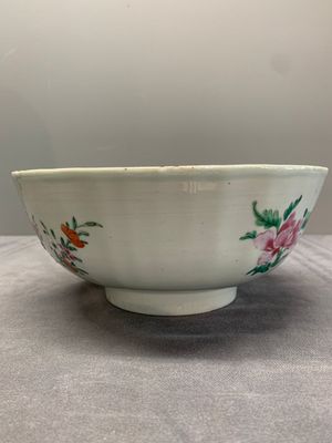 A Chinese famille rose 'pseudo-tobacco leaf' dish, a bowl and a blue and white gilt-decorated jug, Qianlong — photo 10