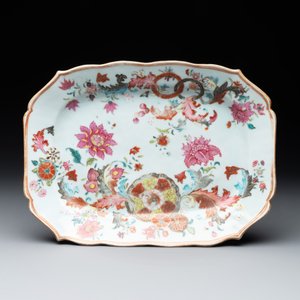 A Chinese famille rose 'pseudo-tobacco leaf' dish, a bowl and a blue and white gilt-decorated jug, Qianlong — photo 2