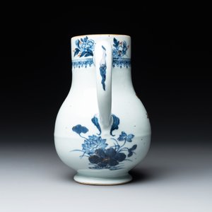 A Chinese famille rose 'pseudo-tobacco leaf' dish, a bowl and a blue and white gilt-decorated jug, Qianlong — photo 5