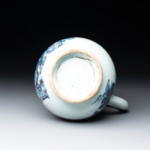 A Chinese famille rose 'pseudo-tobacco leaf' dish, a bowl and a blue and white gilt-decorated jug, Qianlong — photo 9