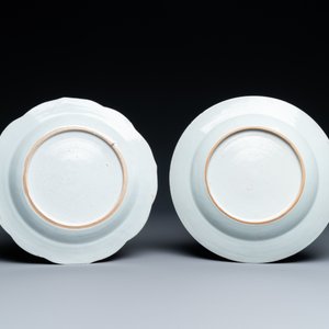 A Chinese famille rose 'pseudo tobacco leaf' plate and a blue and white 'rabbits' plate, Qianlong — photo 3