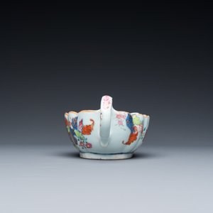 A Chinese famille rose 'pseudo-tobacco leaf' sauce boat on stand, Qianlong — 照片 6