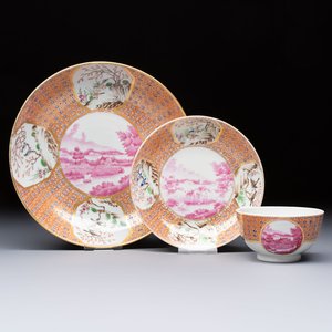 A Chinese famille rose puce-enamelled 'Riverscape' plate, cup and saucer, Jiaqing — foto 1