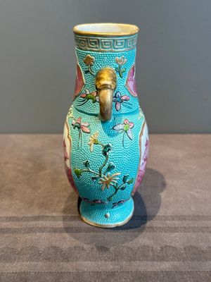 A Chinese famille rose puce-enamelled turquoise-ground 'hu' vase, Republic — photo 2