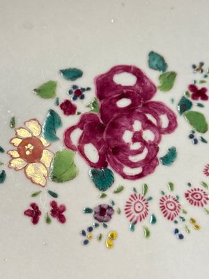 A Chinese famille rose punch bowl with figural design, Qianlong — photo 11