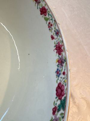 A Chinese famille rose punch bowl with figural design, Qianlong — photo 14