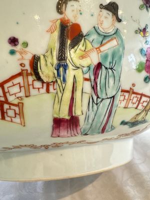 A Chinese famille rose punch bowl with figural design, Qianlong — photo 9