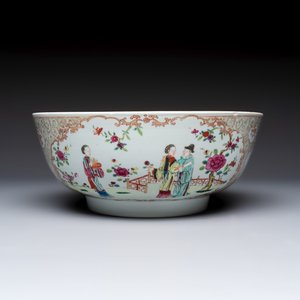 A Chinese famille rose punch bowl with figural design, Qianlong — photo 3