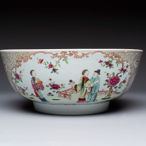 A Chinese famille rose punch bowl with figural design, Qianlong — photo 7