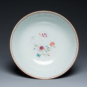 A Chinese famille rose punch bowl with floral design, Qianlong — photo 6