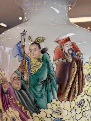 A Chinese famille rose 'Qun Xian Hui 群仙會' vase, signed Cai Yun 蔡雲, Qianlong mark, dated 1943 — photo 12