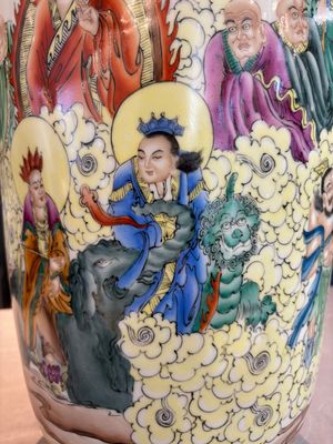 A Chinese famille rose 'Qun Xian Hui 群仙會' vase, signed Cai Yun 蔡雲, Qianlong mark, dated 1943 — photo 10