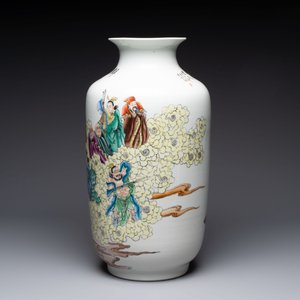A Chinese famille rose 'Qun Xian Hui 群仙會' vase, signed Cai Yun 蔡雲, Qianlong mark, dated 1943 — photo 2