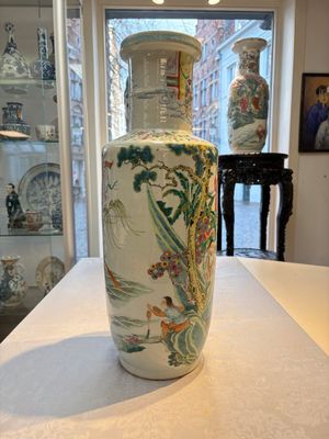 A Chinese famille rose 'Qun Xian Zhu Shou 群仙祝壽' rouleau vase, Qianlong mark, 19th C. — photo 1